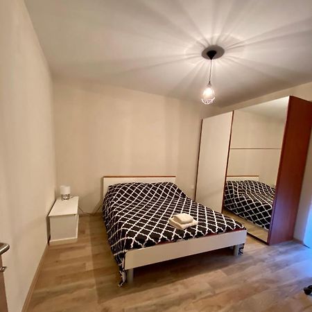 Apartment With Balcony And Free Parking Zadar Buitenkant foto
