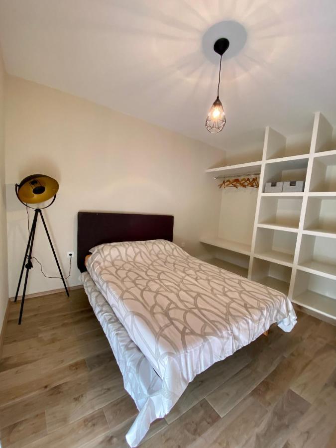 Apartment With Balcony And Free Parking Zadar Buitenkant foto